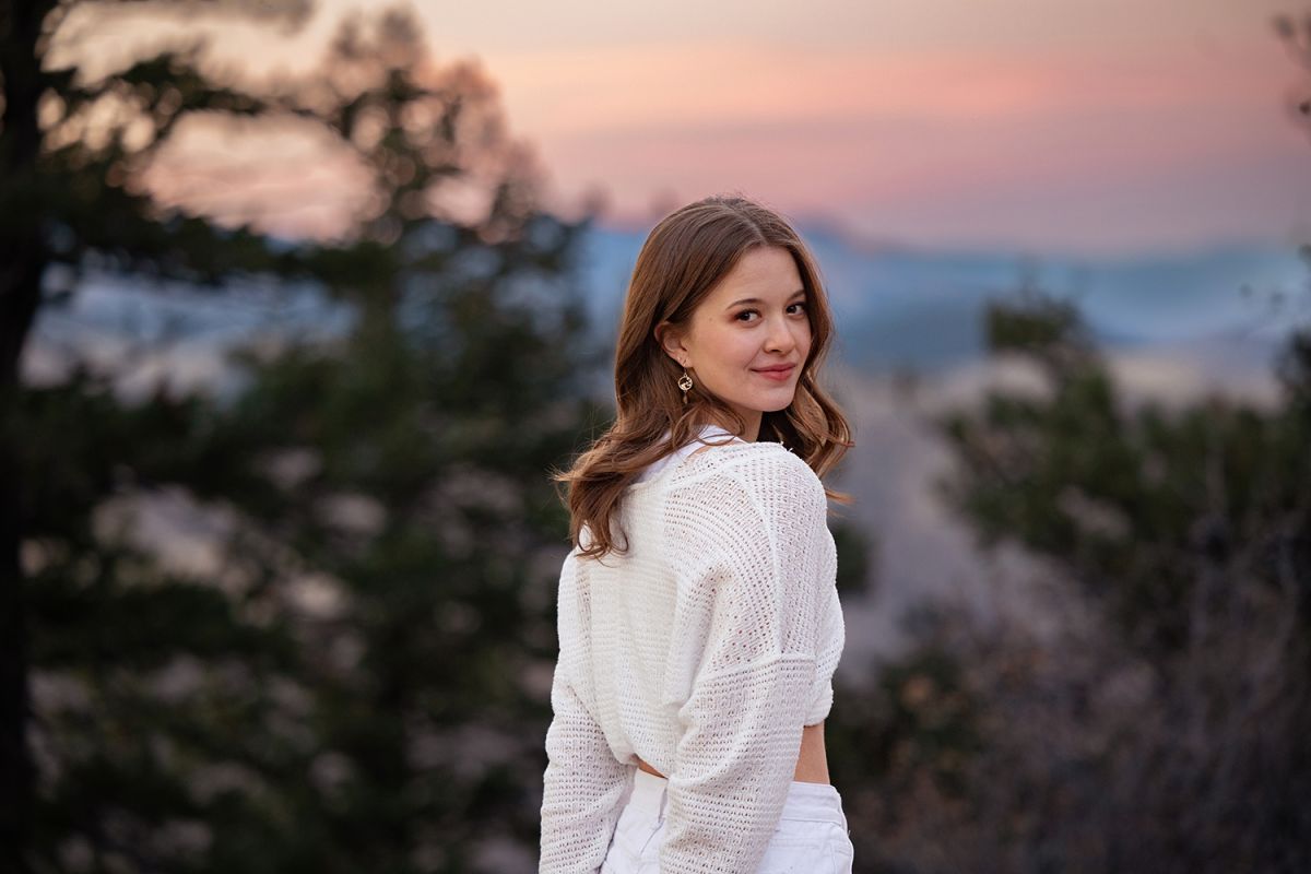 senior picture at sunset in the mountains