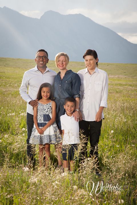 family photo with mountain views Denver